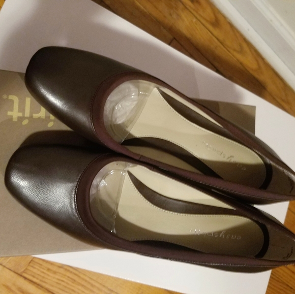NWB Brown Leather Easy Spirit Heels - Picture 3 of 6